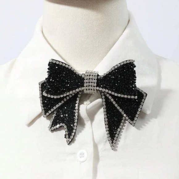 🎀 Bow Tie Pin 🎀 - Picture 1 of 4